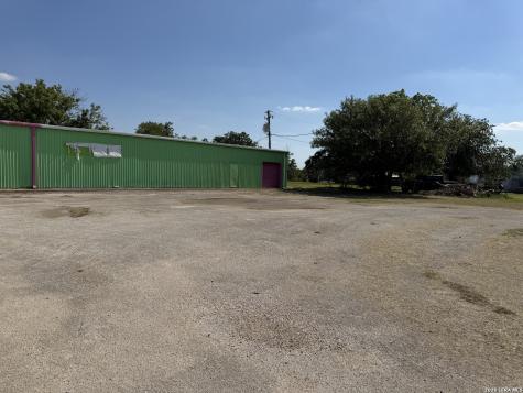 201 W 2nd Avenue Nixon TX 78140