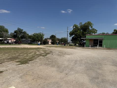 201 W 2nd Avenue Nixon TX 78140