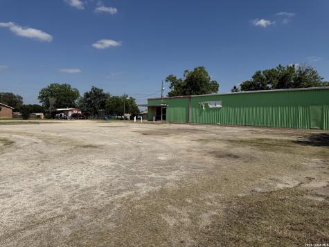 201 W 2nd Avenue Nixon TX 78140