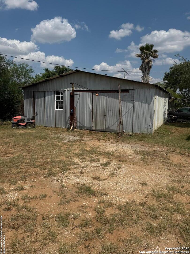 806 State Highway 132 Natalia TX 78059