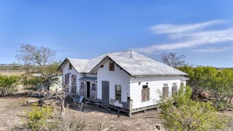 2780 Freudenburg St Hedwig TX 78152