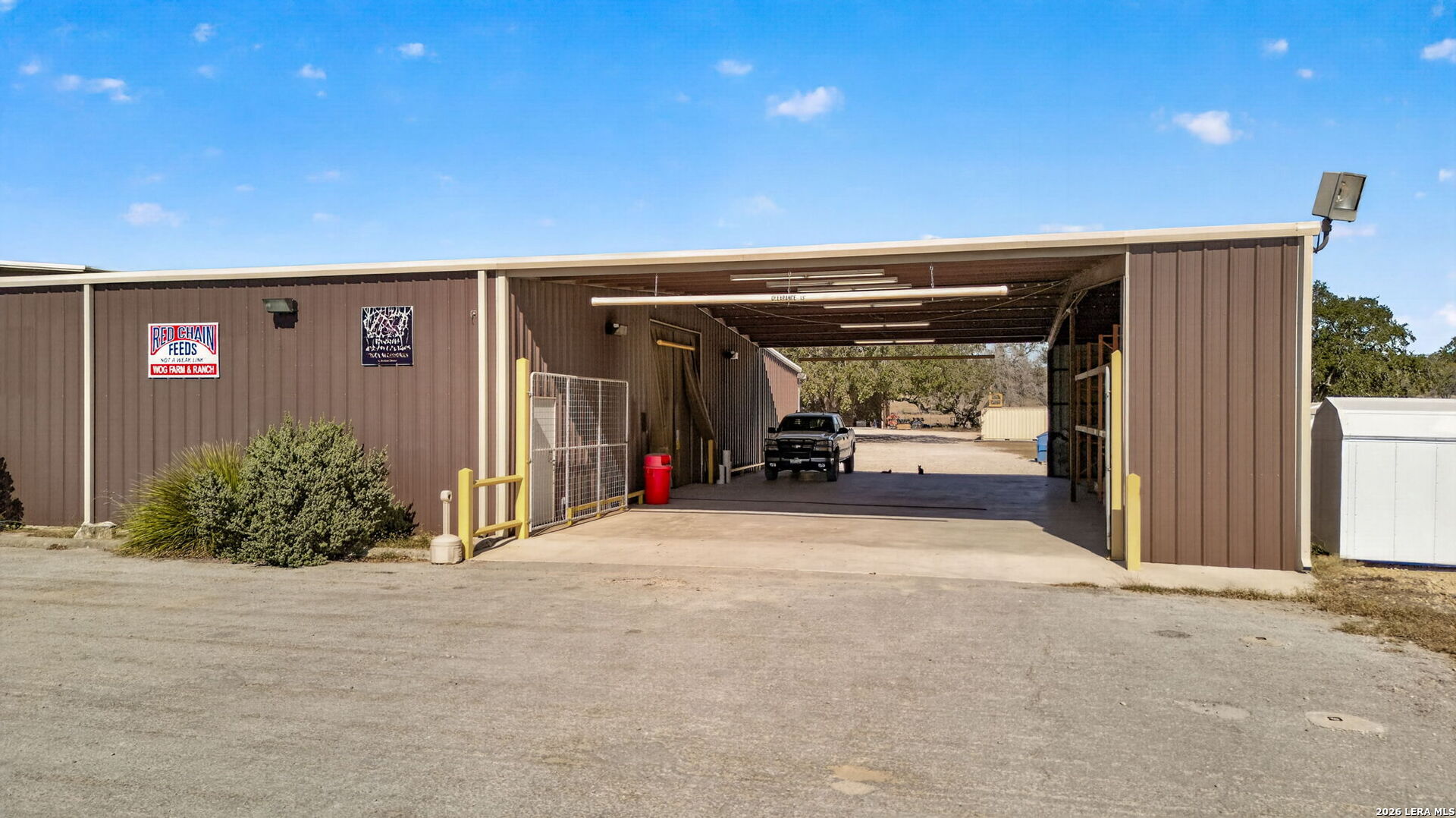 625 E Hondo Avenue Devine TX 78016