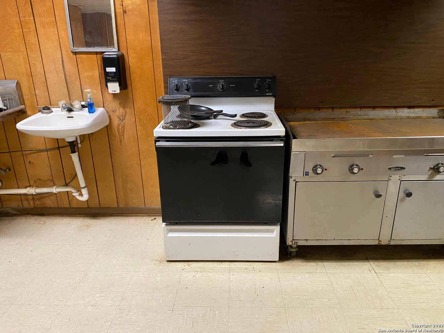 130 E Aransas Runge TX 78151