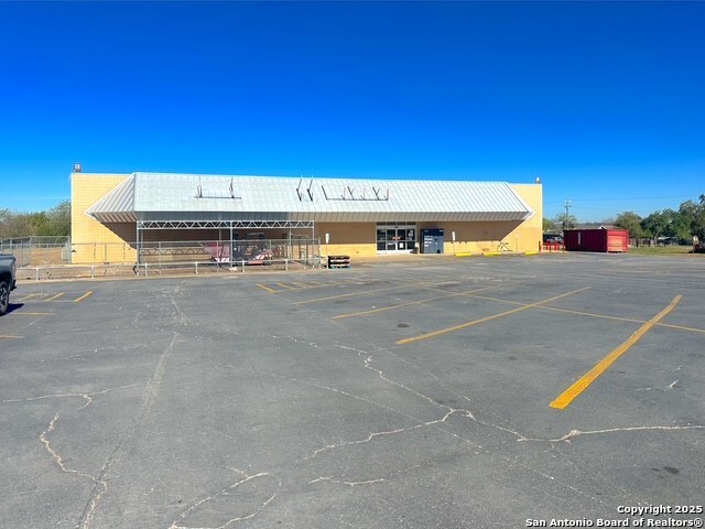 1205 Oak Street Jourdanton TX 78026