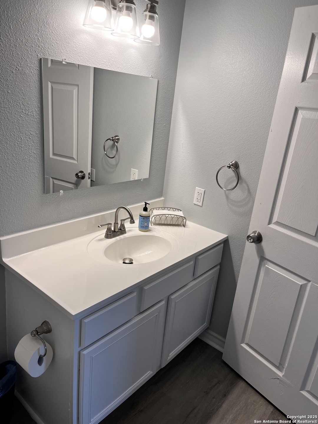 1103,1105,1113 New Laredo Highway San Antonio TX 78211