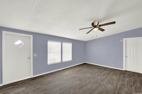2806 Us Highway 90 Hondo TX 78861