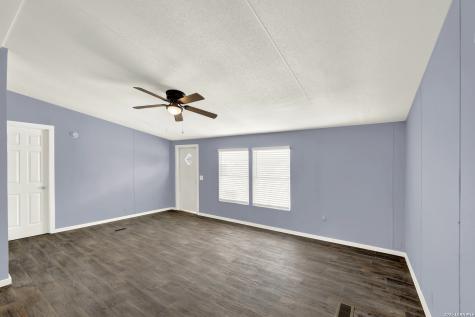 2806 Us Highway 90 Hondo TX 78861