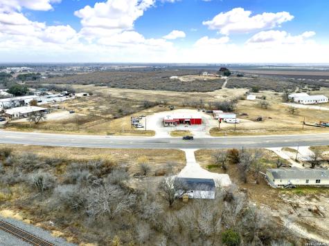 2806 Us Highway 90 Hondo TX 78861