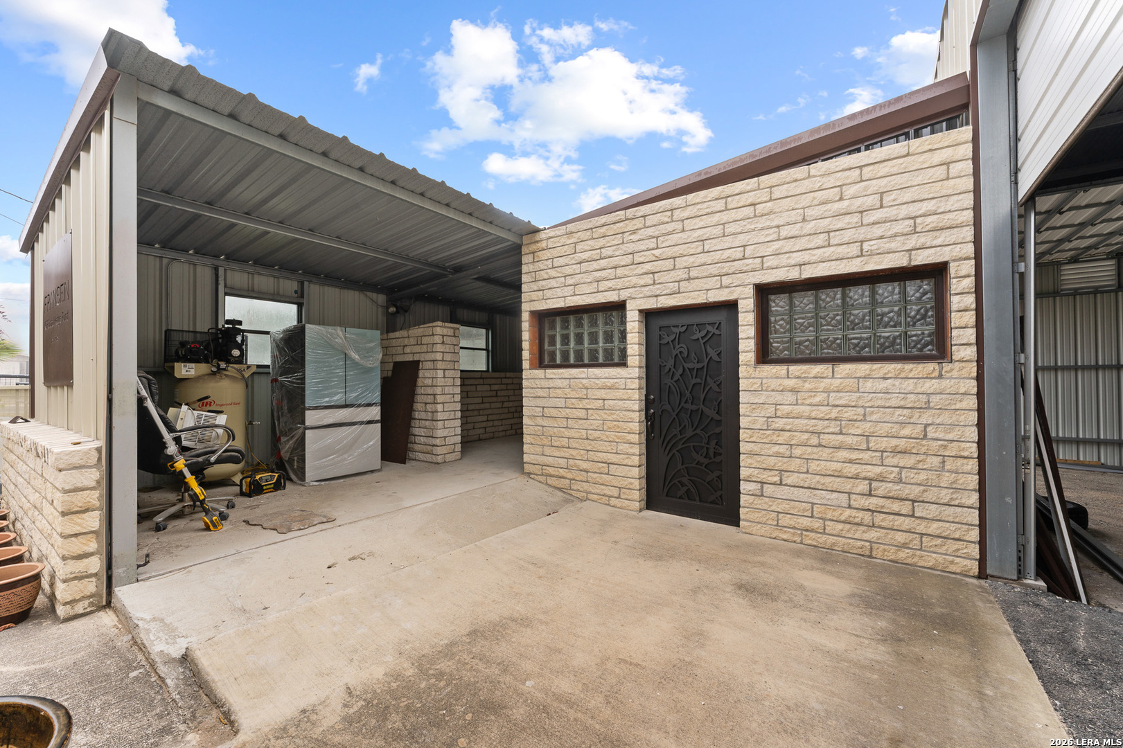 106 South Line Karnes City TX 78118