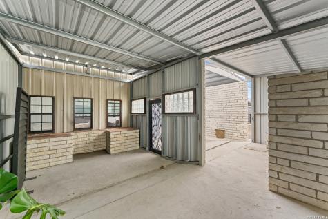 106 South Line Karnes City TX 78118