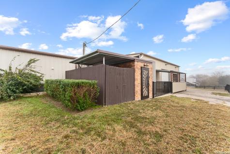 106 South Line Karnes City TX 78118