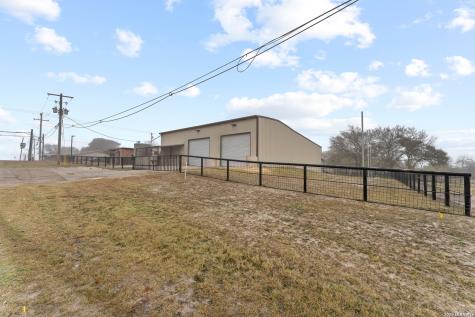106 South Line Karnes City TX 78118