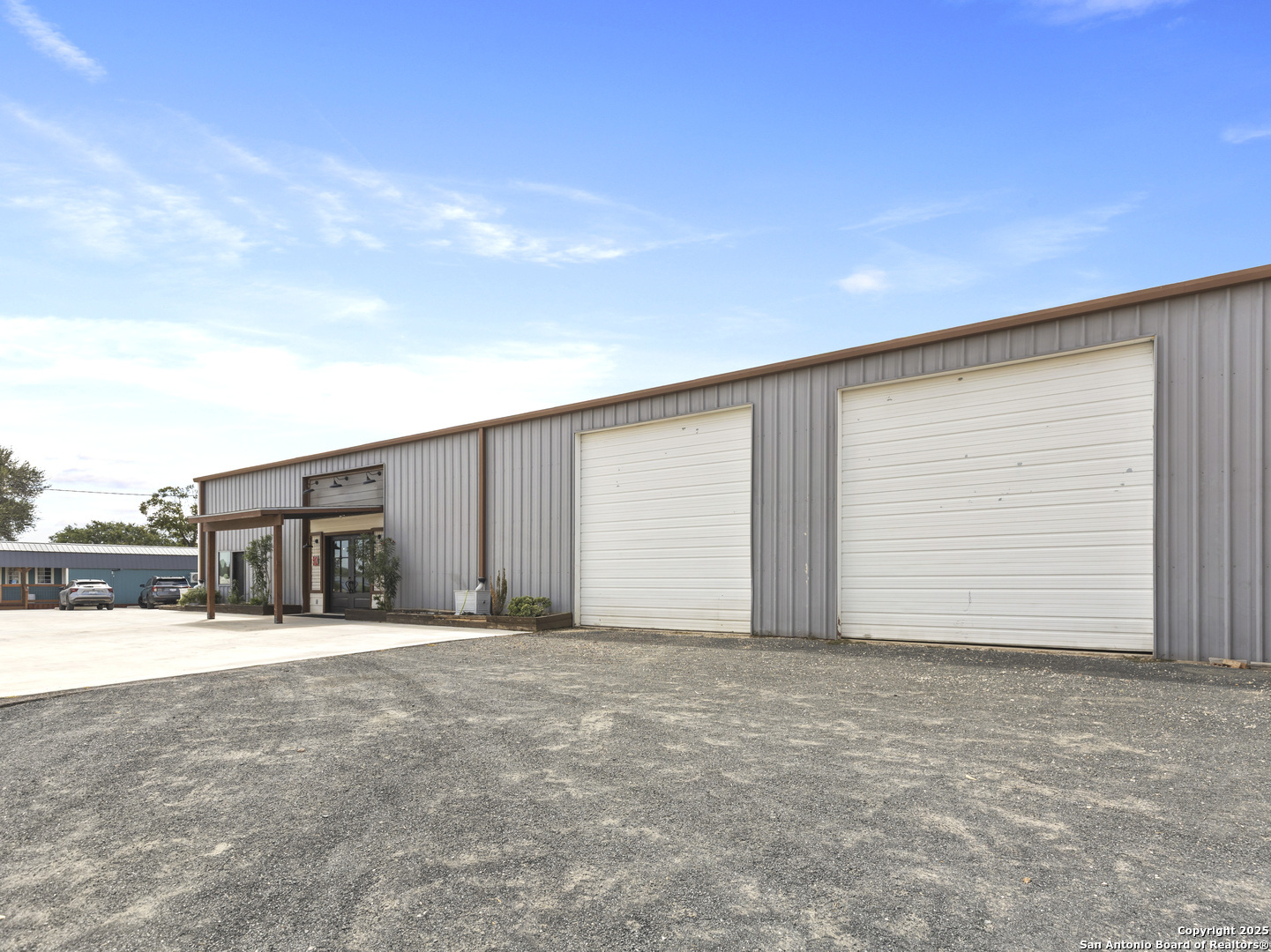 512 E Hondo Devine TX 78016