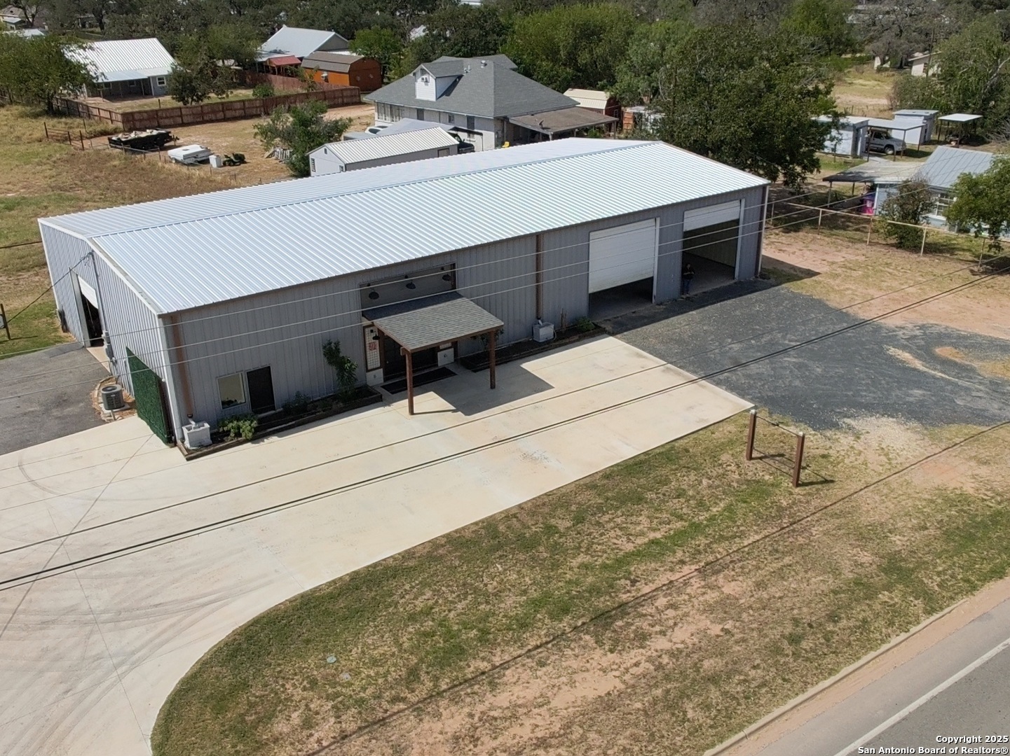 512 E Hondo Devine TX 78016