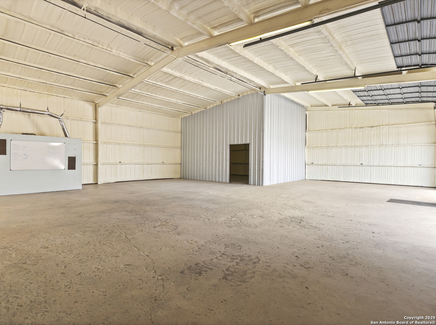 512 E Hondo Devine TX 78016