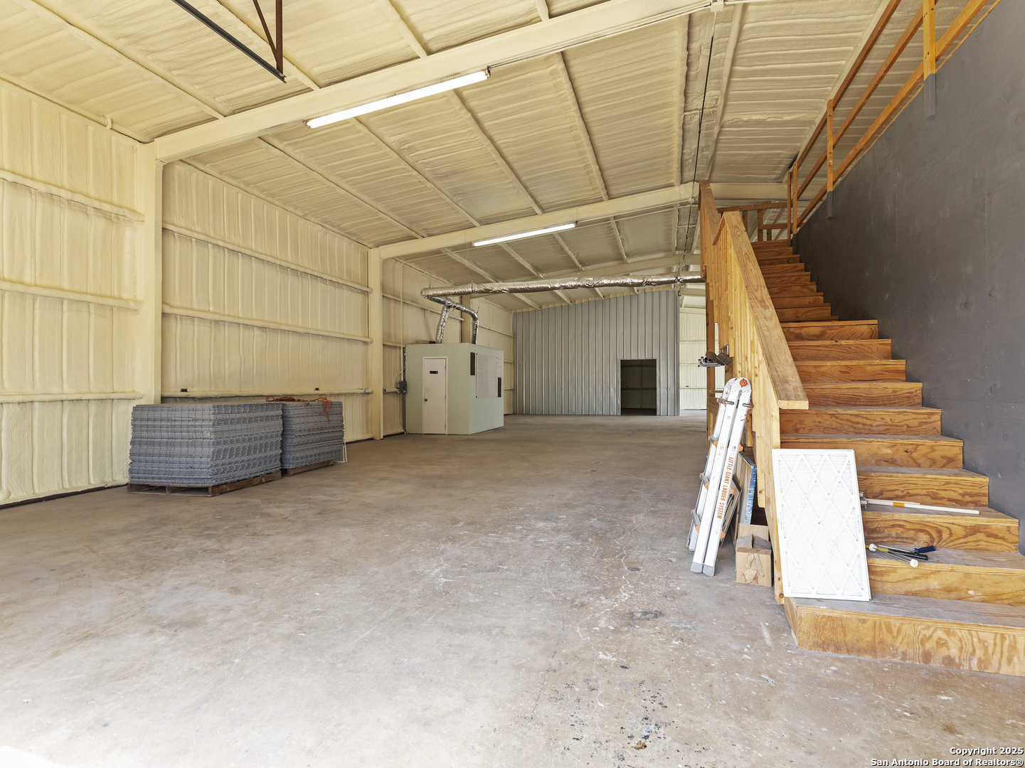 512 E Hondo Devine TX 78016