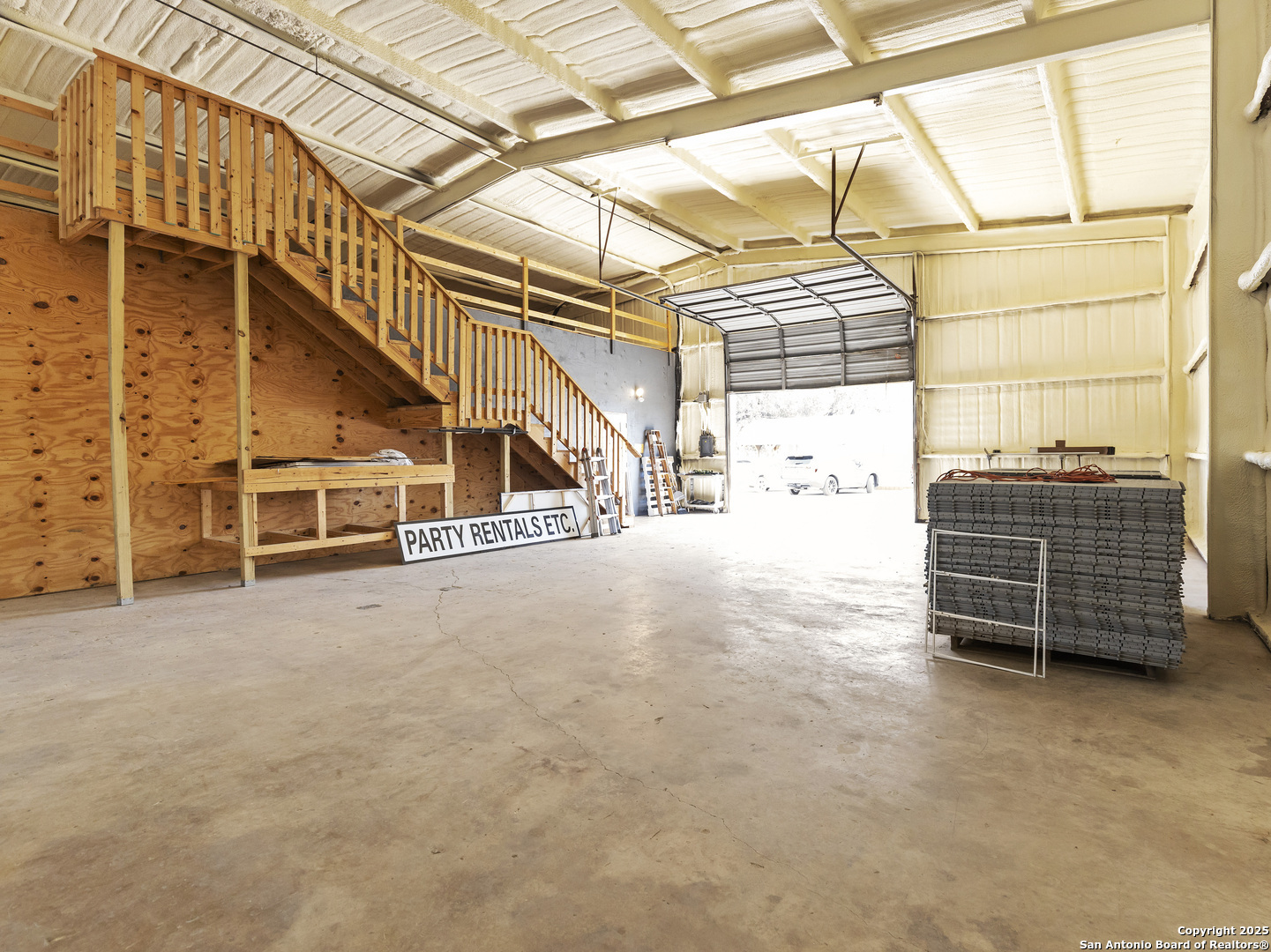 512 E Hondo Devine TX 78016