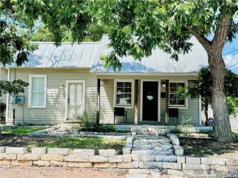 195 E Coll Street New Braunfels TX 78130