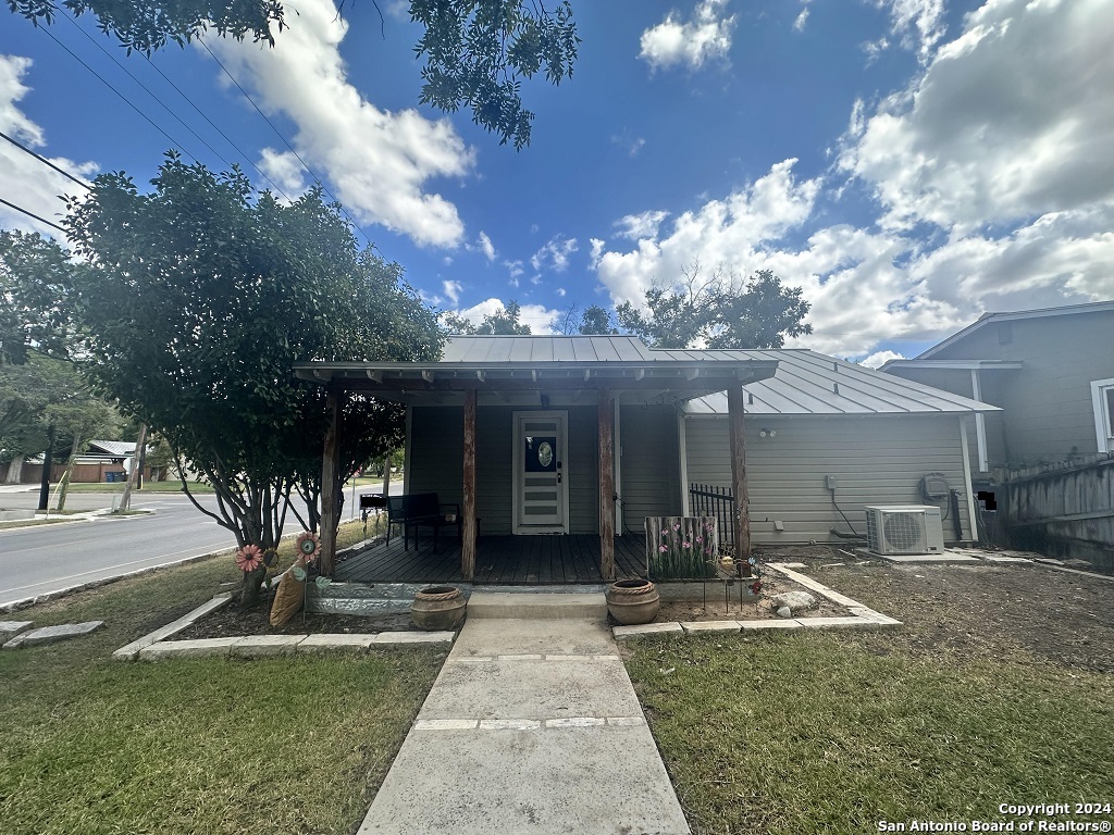 195 E Coll Street New Braunfels TX 78130