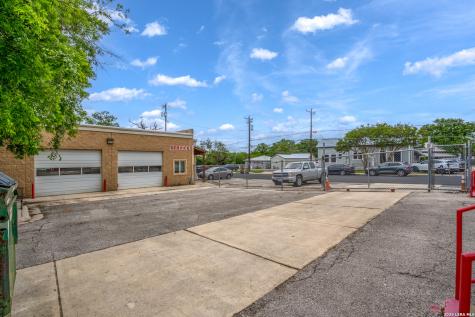 801 N Main Boerne TX 78006