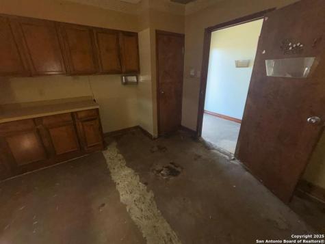 702 Galveston Street Laredo TX 78040