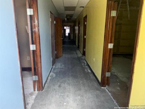 702 Galveston Street Laredo TX 78040