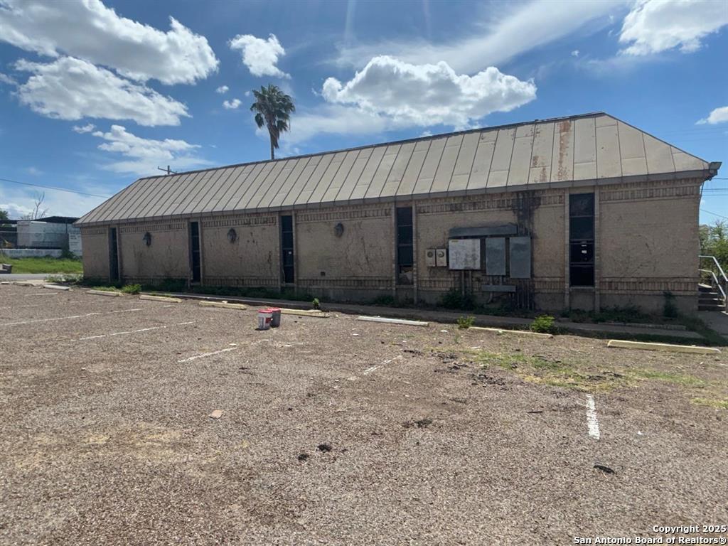 702 Galveston Street Laredo TX 78040