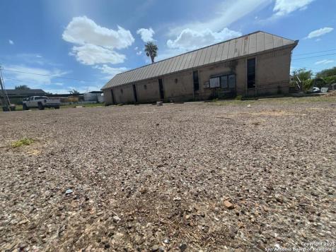 702 Galveston Street Laredo TX 78040