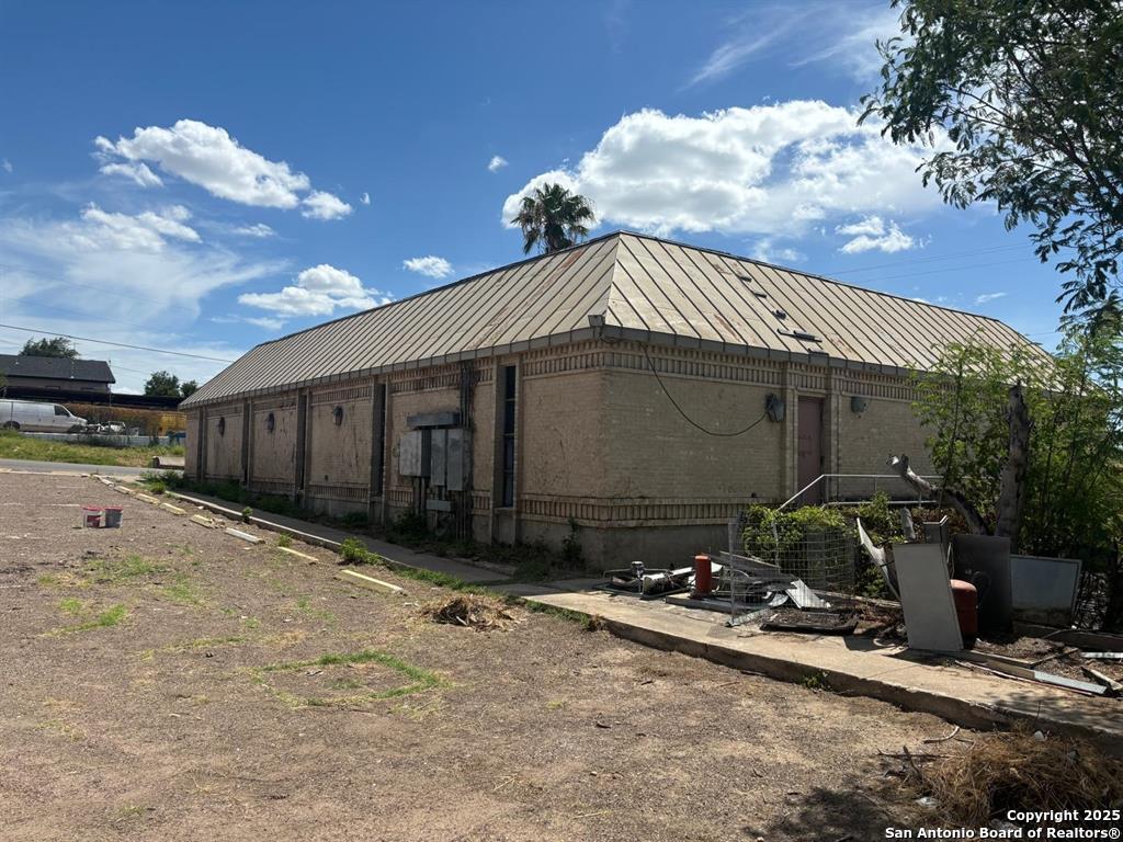 702 Galveston Street Laredo TX 78040