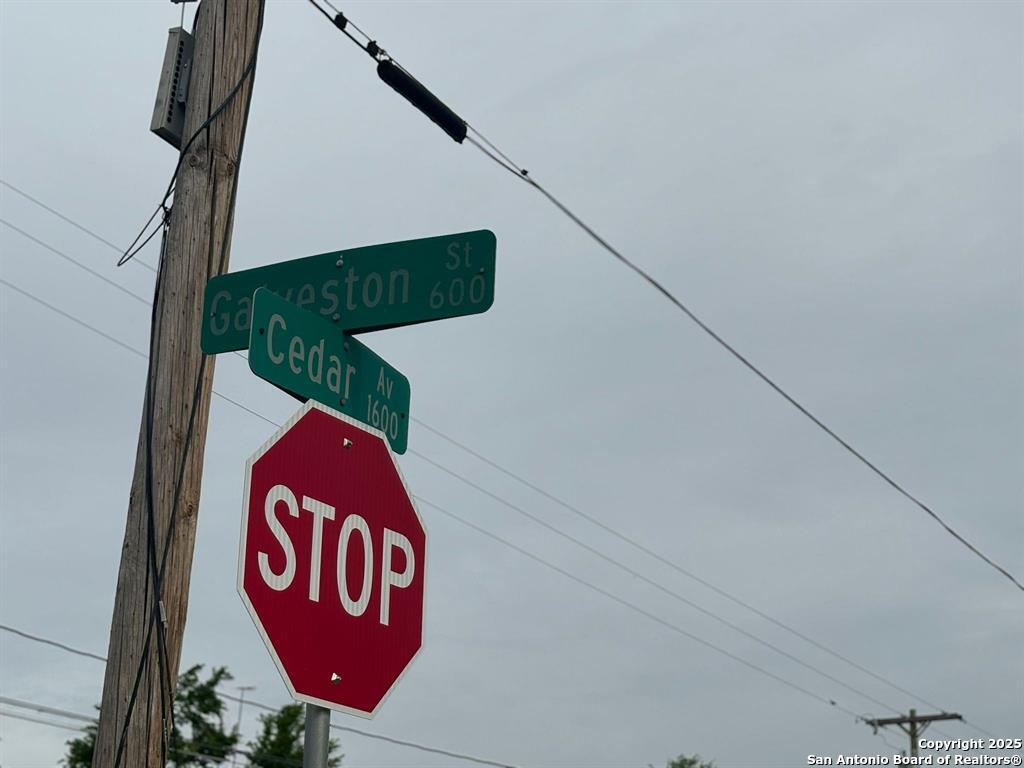 702 Galveston Street Laredo TX 78040