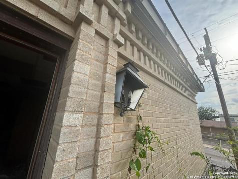 702 Galveston Street Laredo TX 78040
