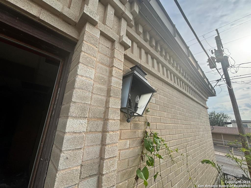 702 Galveston Street Laredo TX 78040