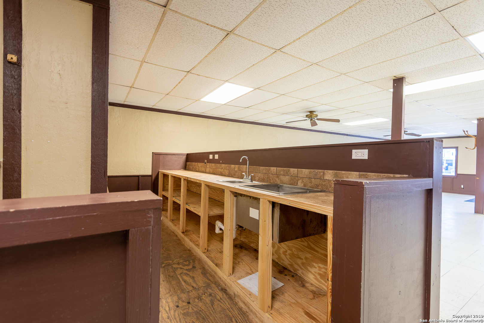 114 S Teel Drive Devine TX 78016