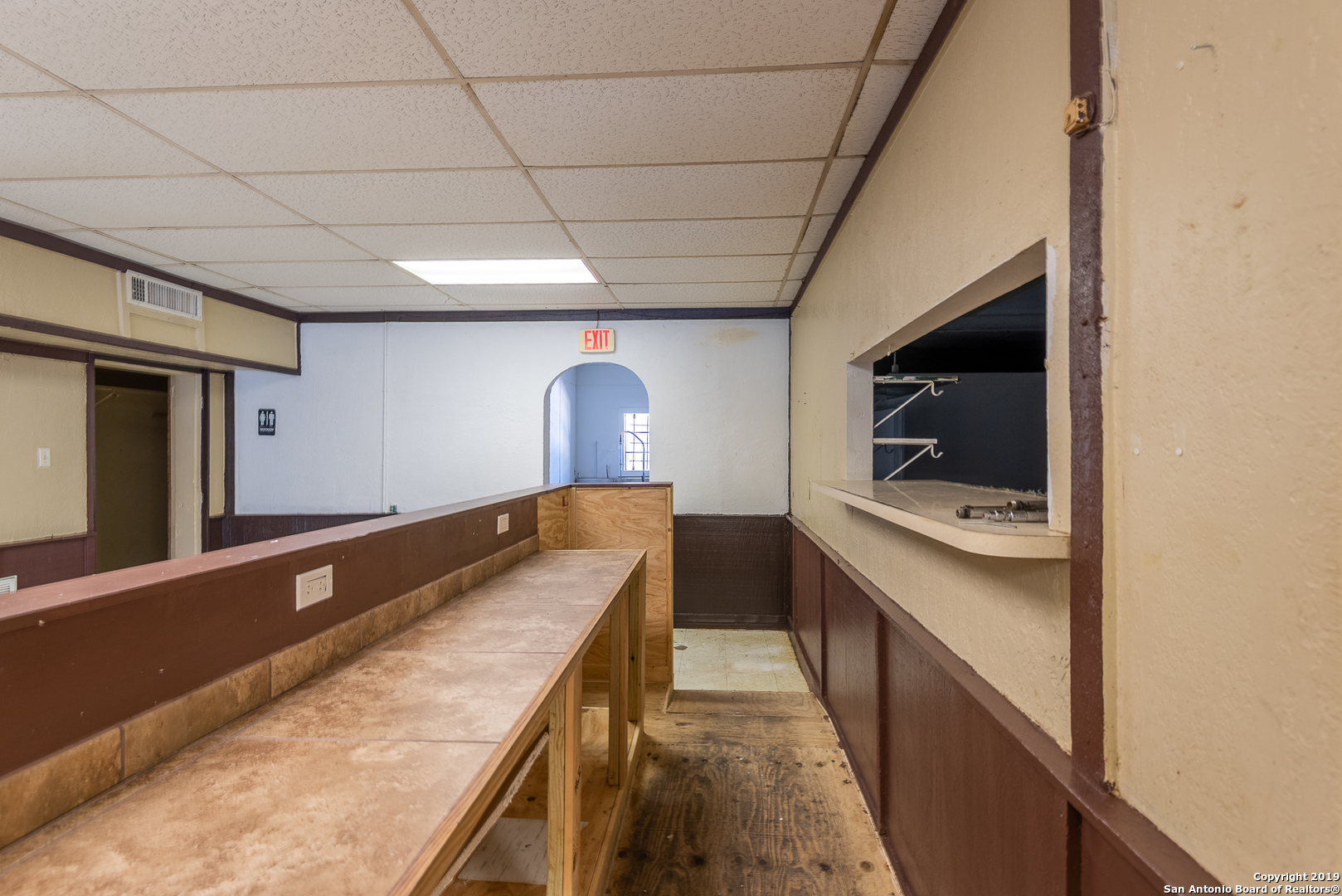 114 S Teel Drive Devine TX 78016