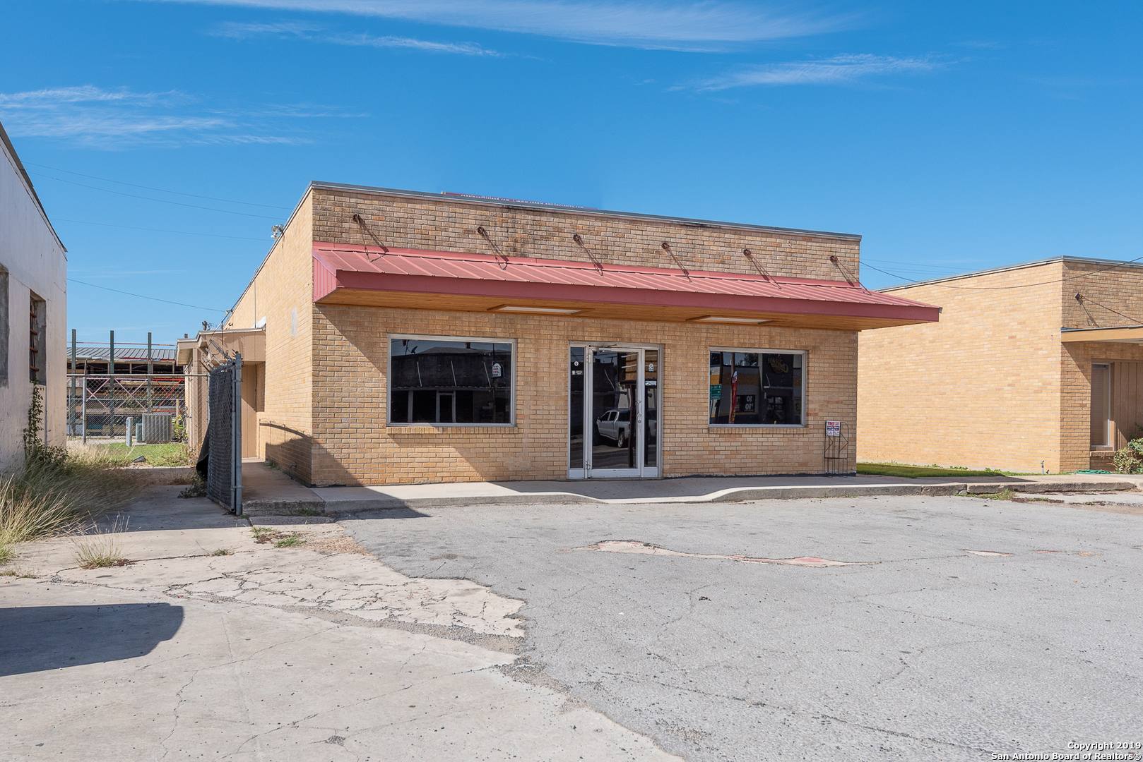 114 S Teel Drive Devine TX 78016