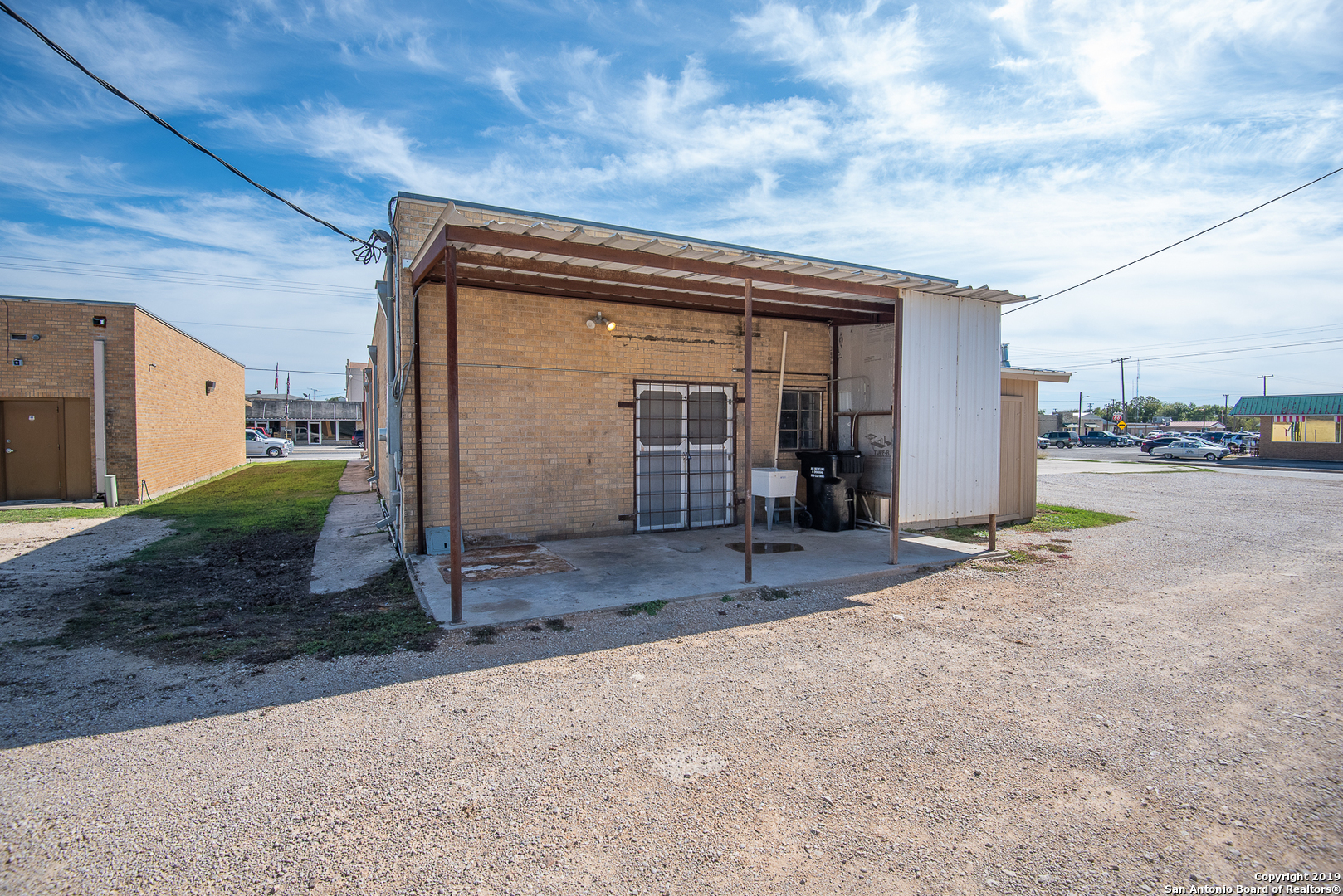 114 S Teel Drive Devine TX 78016