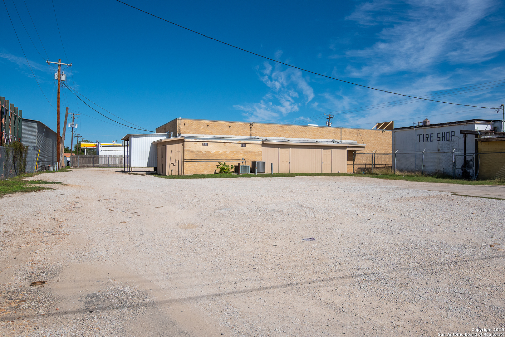 114 S Teel Drive Devine TX 78016