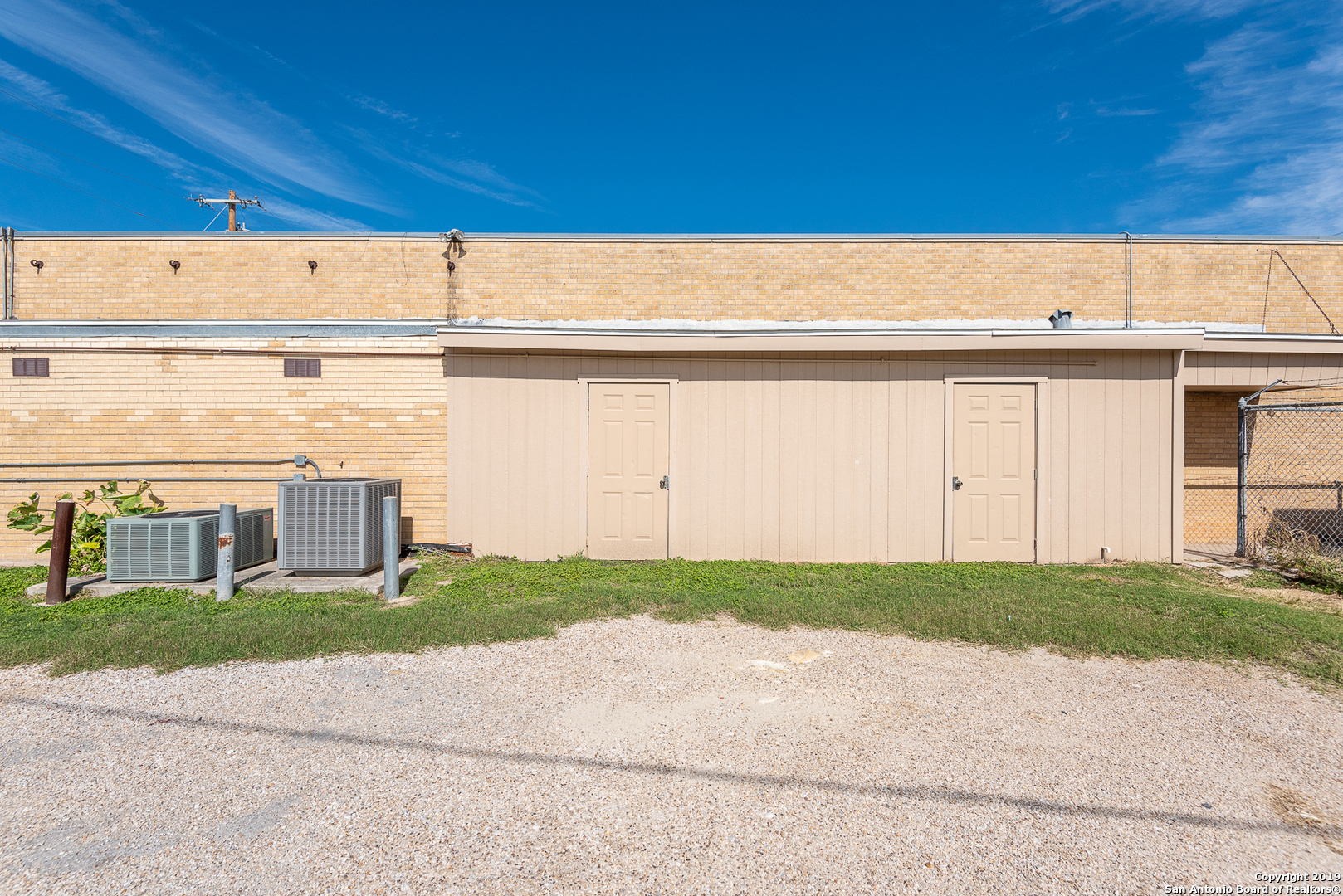 114 S Teel Drive Devine TX 78016