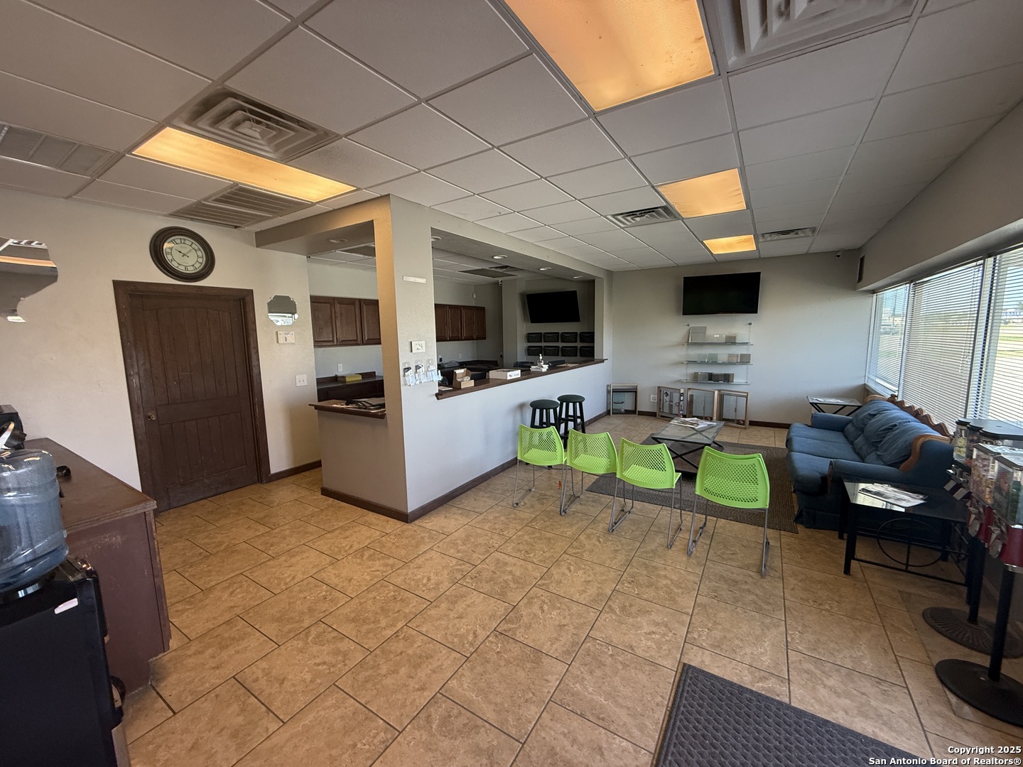 1237 W Oaklawn Pleasanton TX 78064