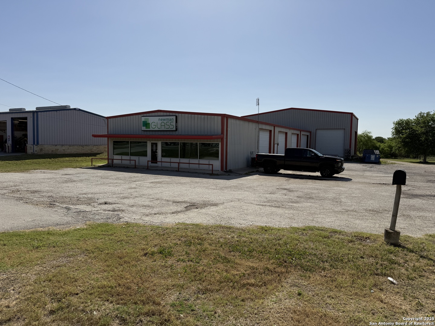 1237 W Oaklawn Pleasanton TX 78064