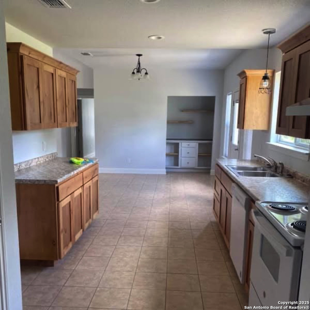 14848 Lytle Somerset Lytle TX 78052