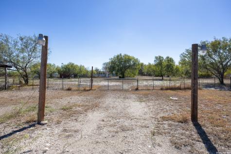 176 County Road 304 Orange Grove TX 78372