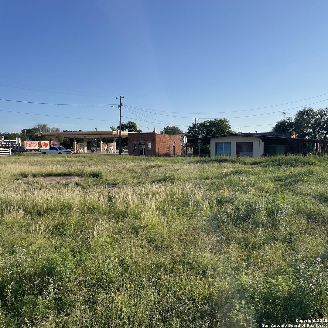 117 N Center Street Sabinal TX 78881