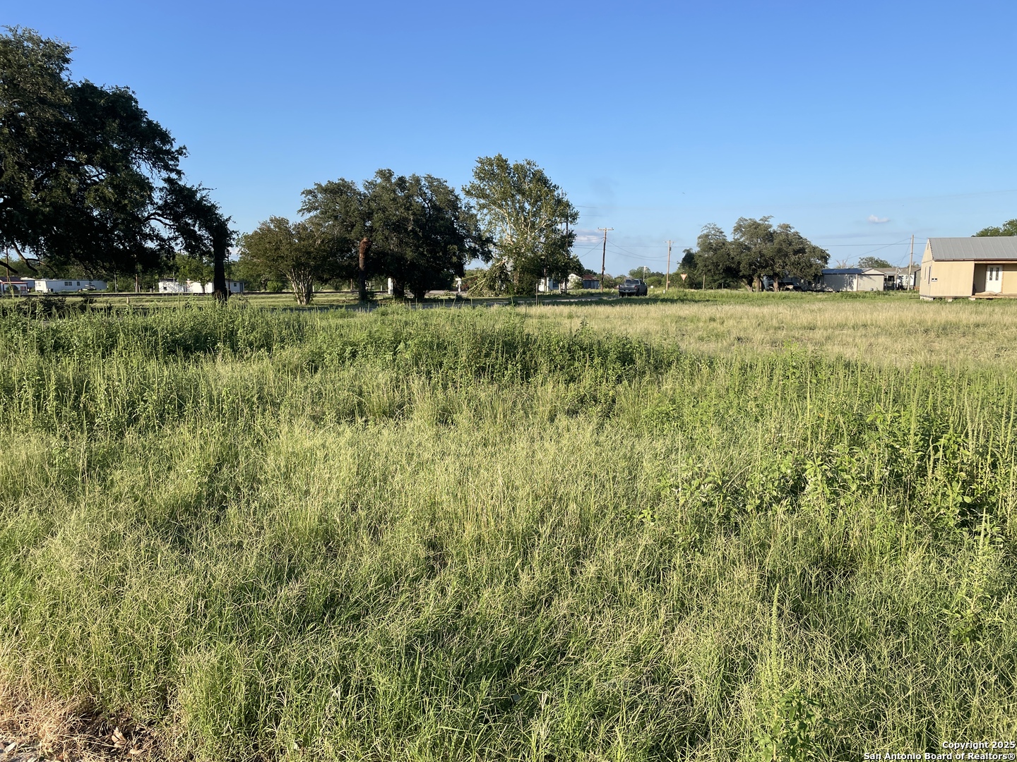 117 N Center Street Sabinal TX 78881