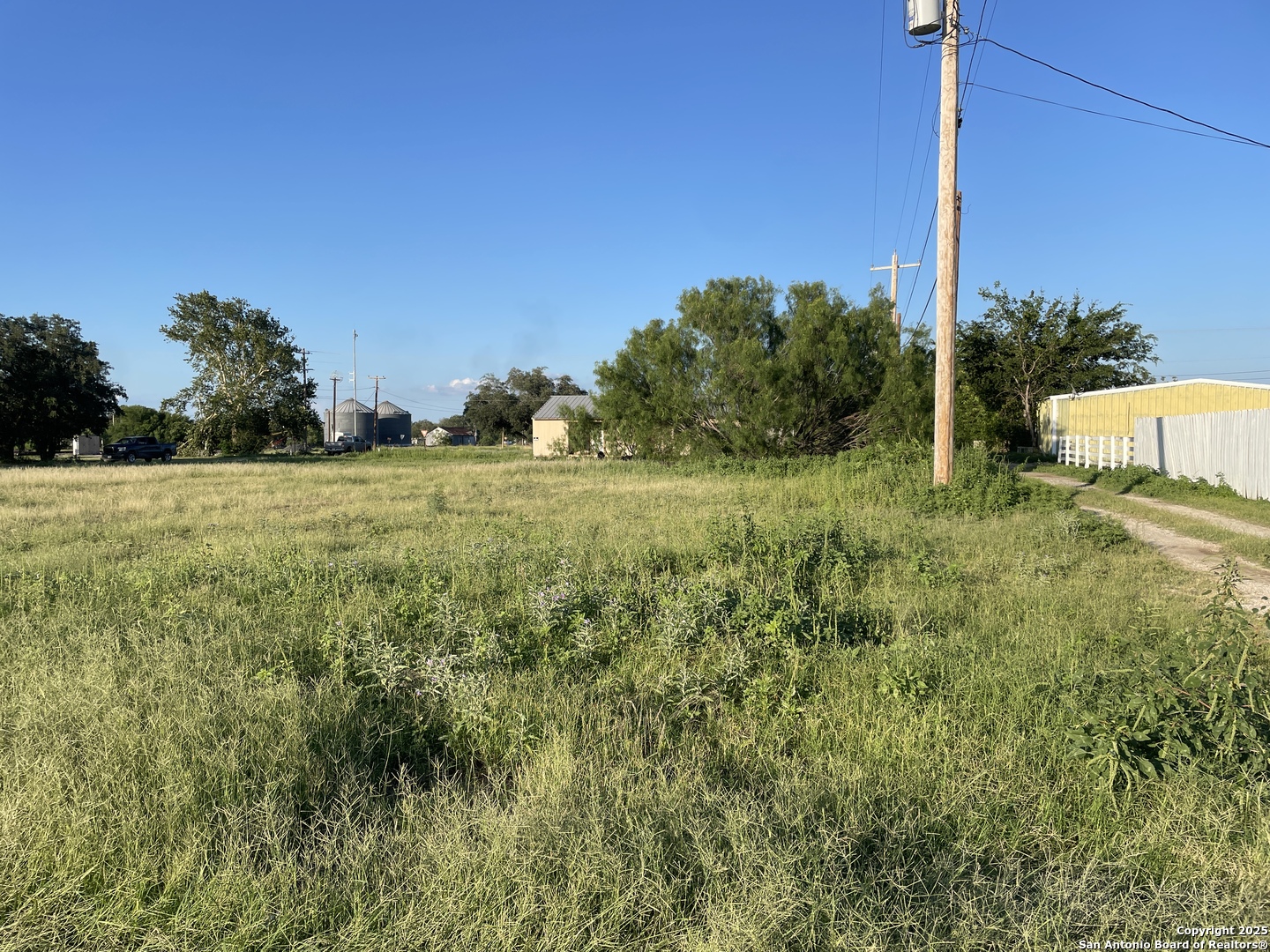 117 N Center Street Sabinal TX 78881