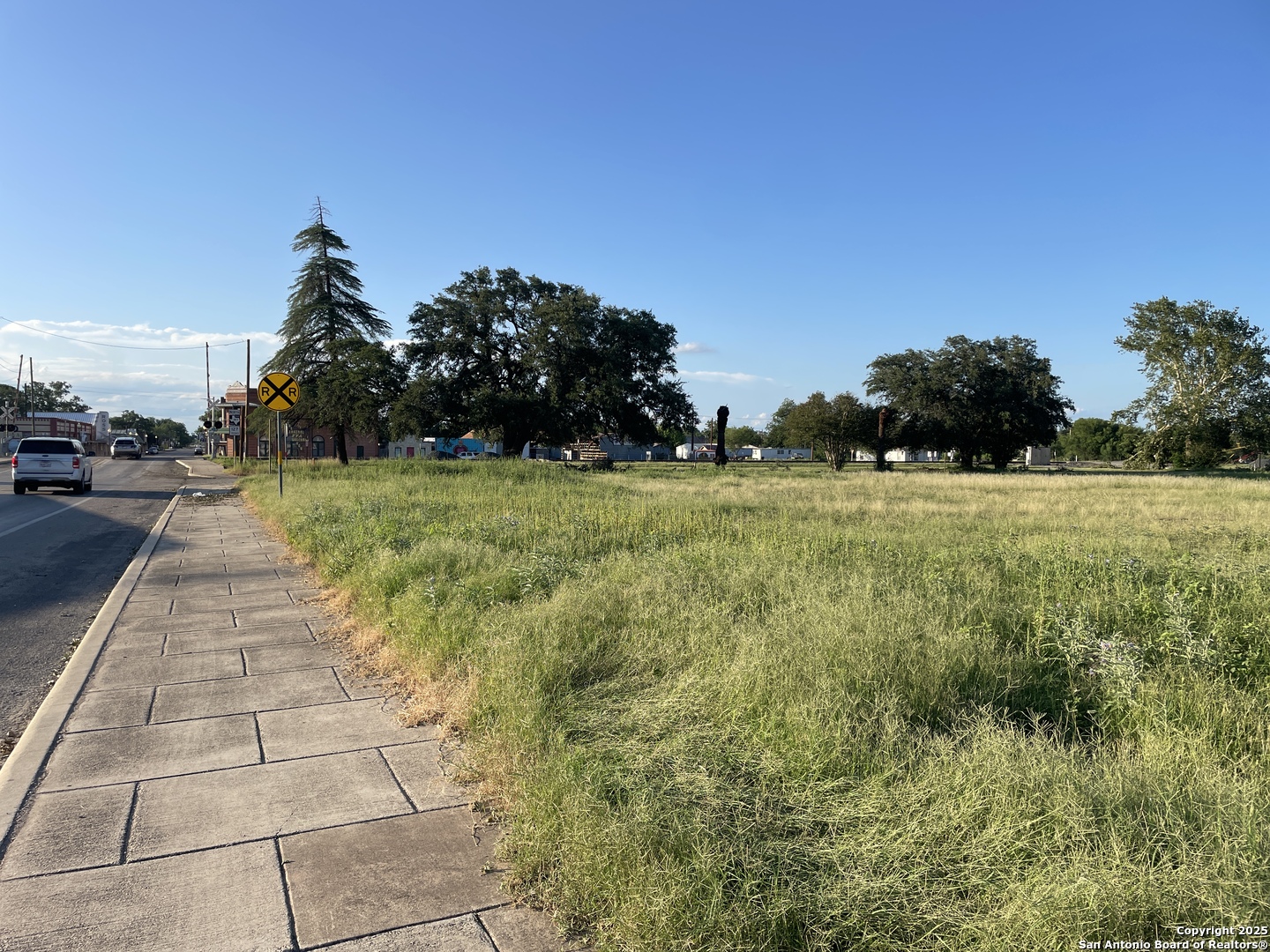 117 N Center Street Sabinal TX 78881