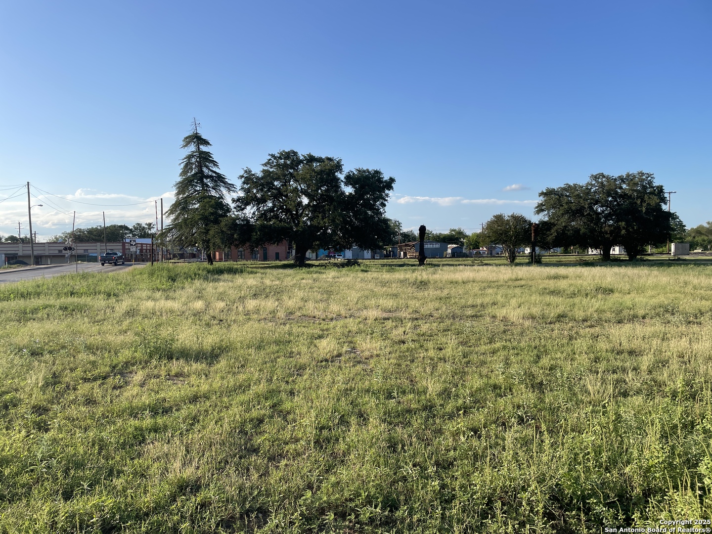 117 N Center Street Sabinal TX 78881