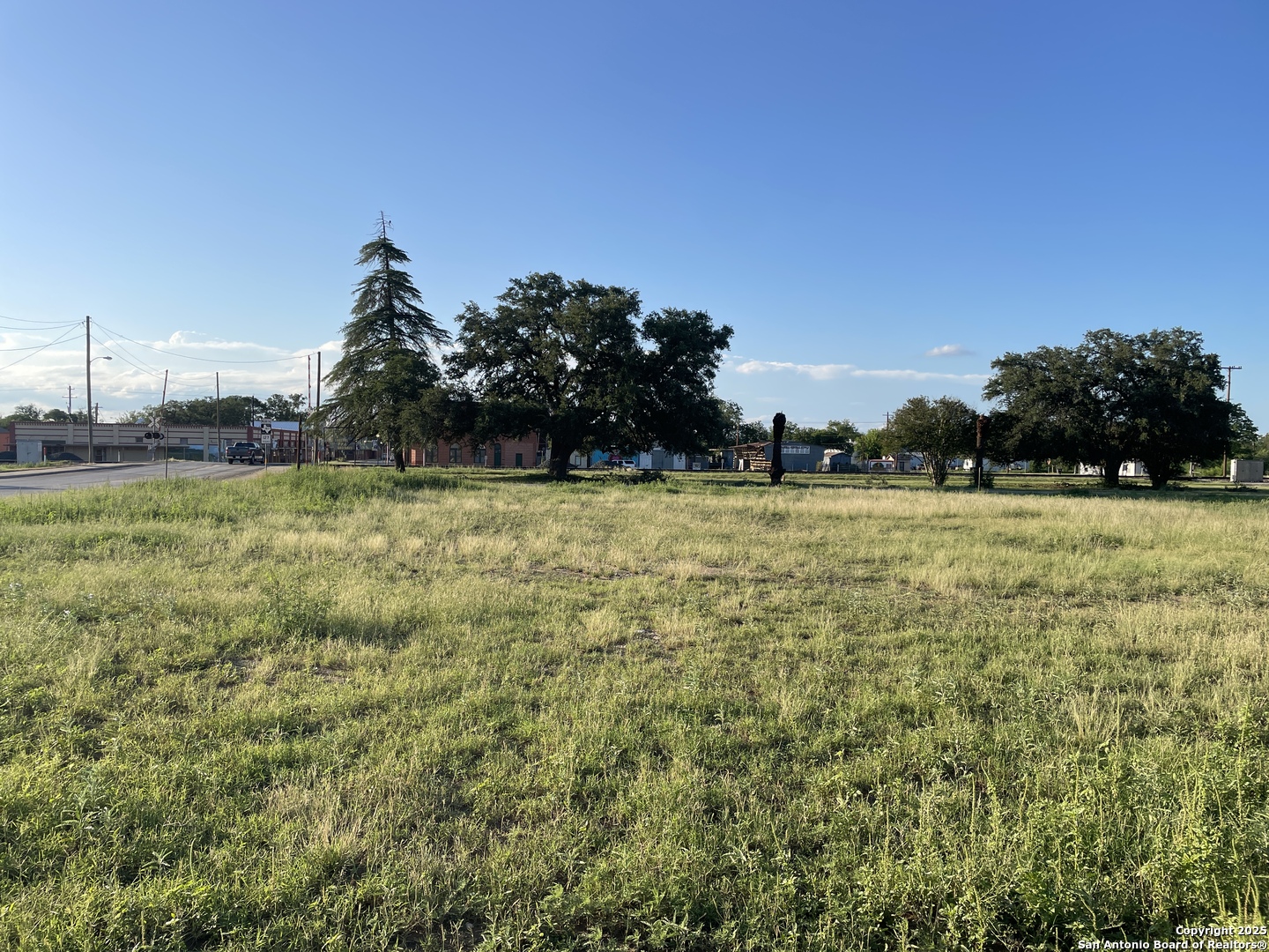 117 N Center Street Sabinal TX 78881