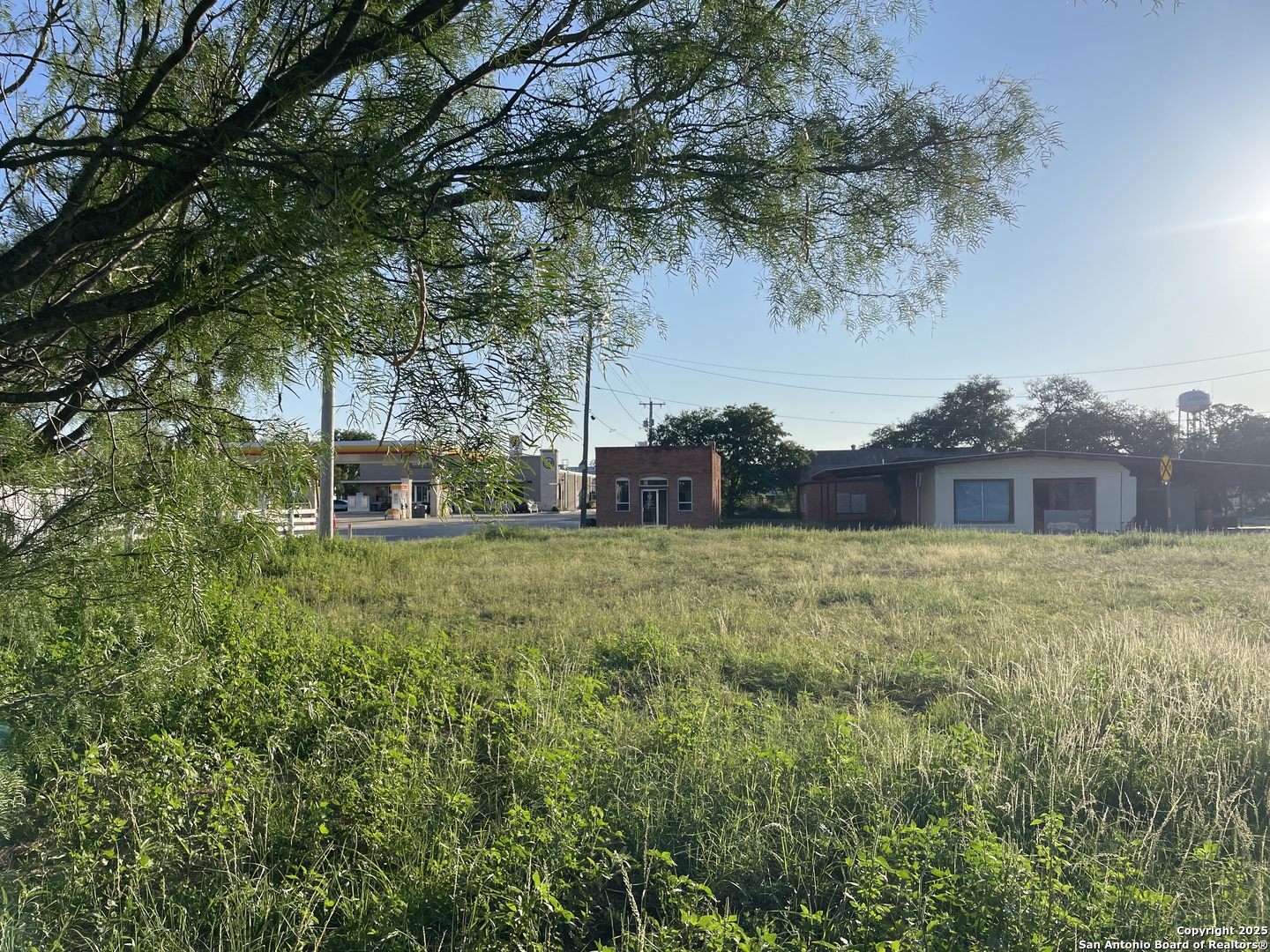 117 N Center Street Sabinal TX 78881