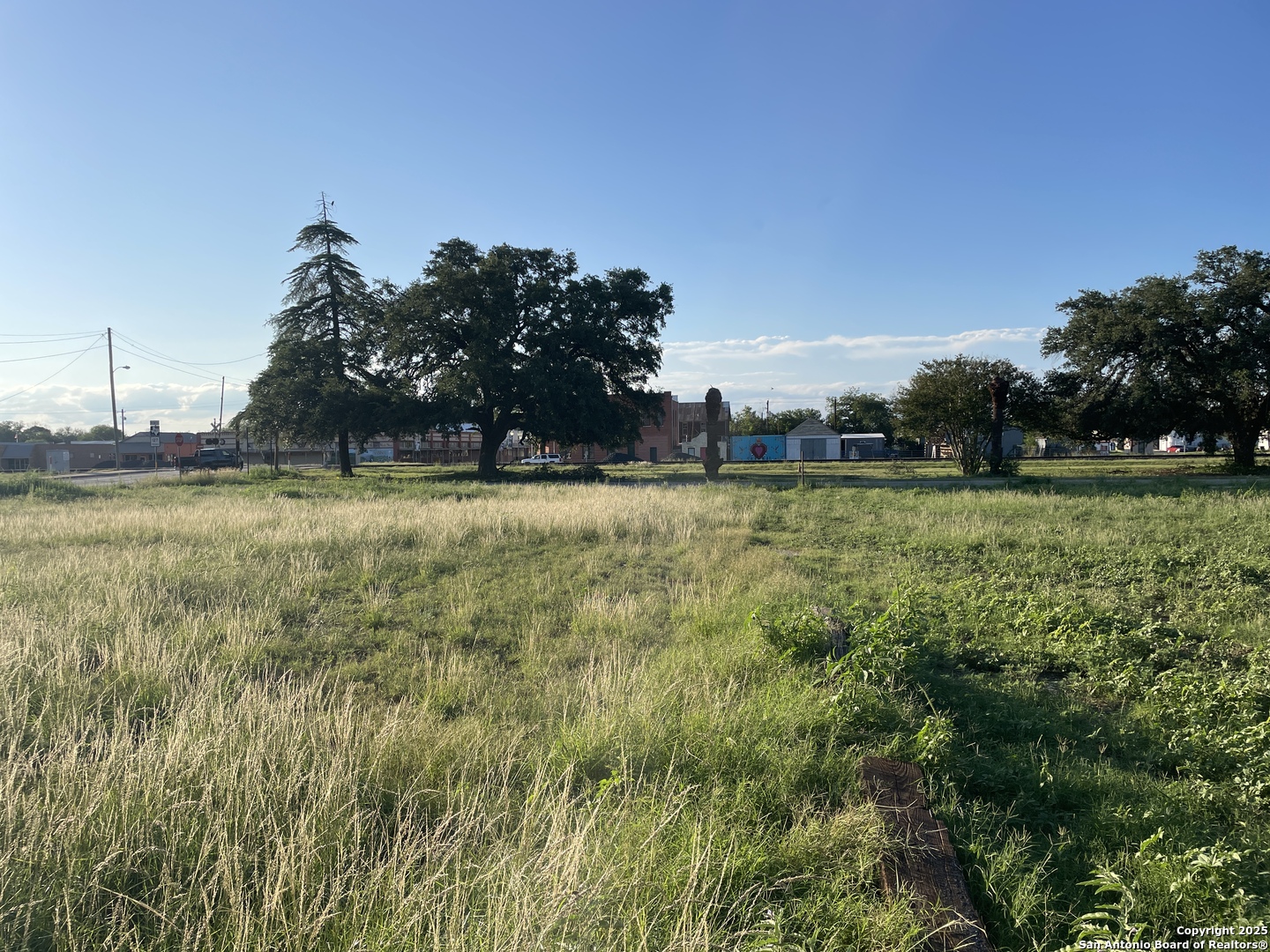 117 N Center Street Sabinal TX 78881